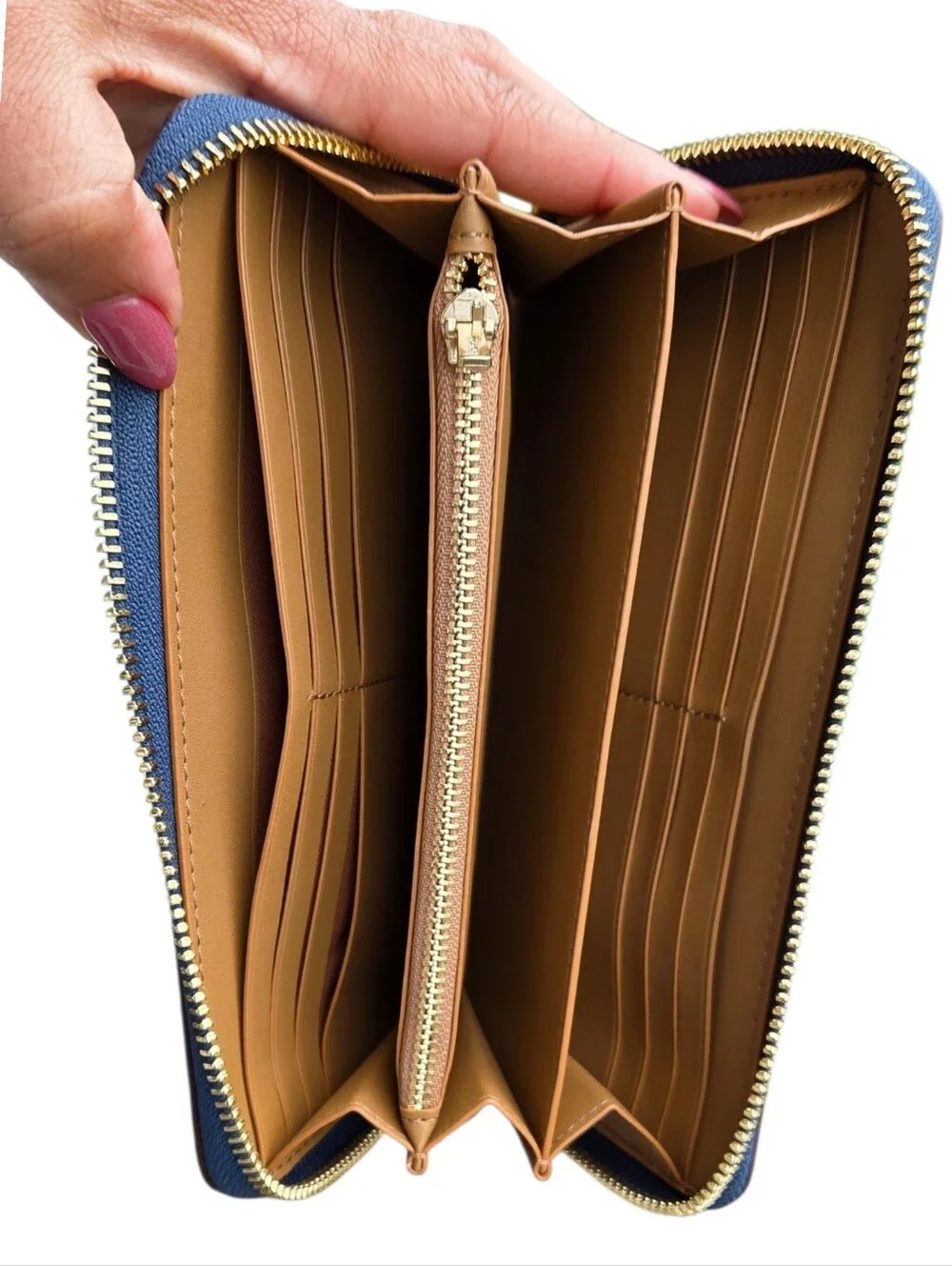 COACH Accordian Zip Around Wallet NWOT - Picture 3 of 4